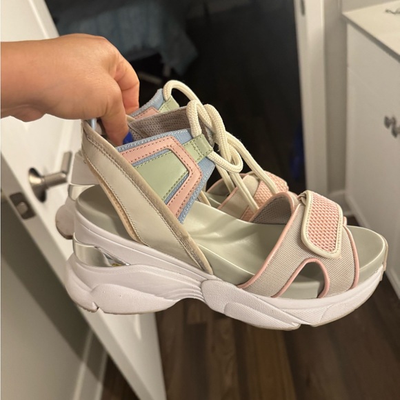 MICHAEL MICHAEL KORS
Irma Platform Sandals - Picture 7 of 8